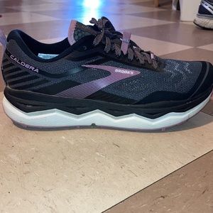 Brooks Caldera 4 size 8